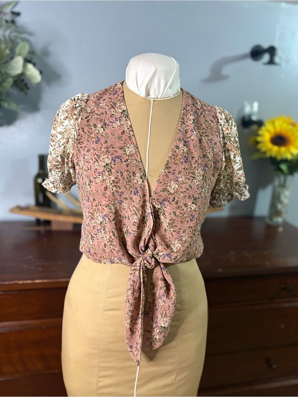 Show me see your MUMU Floral Tie-Front Crop Top - Dusty Rose
